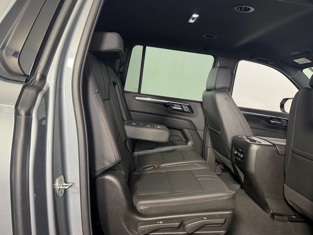 Used 2026 Chevrolet Suburban RST AWD/4WD image 30