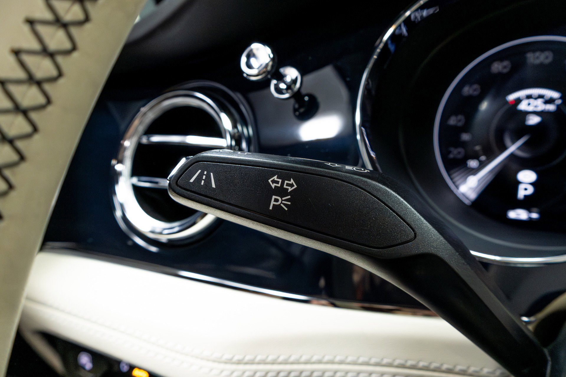 Used 2021 Bentley Bentayga w/ First Edition Specification image 66