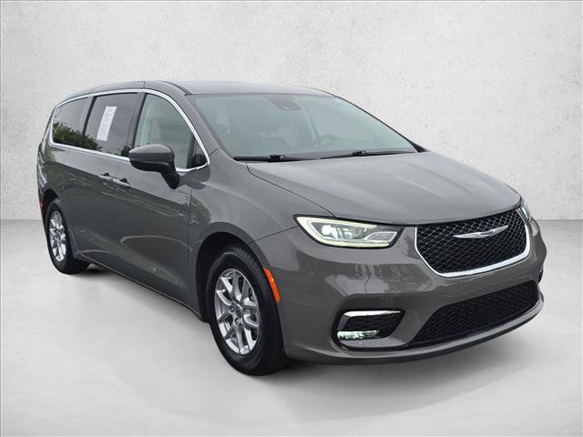 Used 2023 Chrysler Pacifica Touring-L FWD video 3