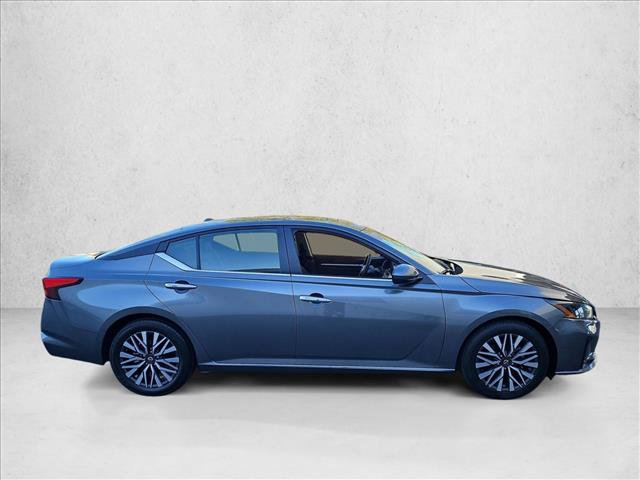 Used 2023 Nissan Altima 2.5 SV w/ SV Premium Package FWD image 4
