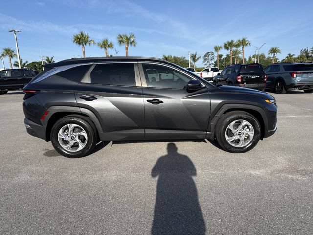 Used 2023 Hyundai Tucson SEL FWD image 2