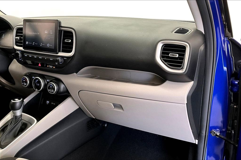 Used 2023 Hyundai Venue SEL FWD image 16
