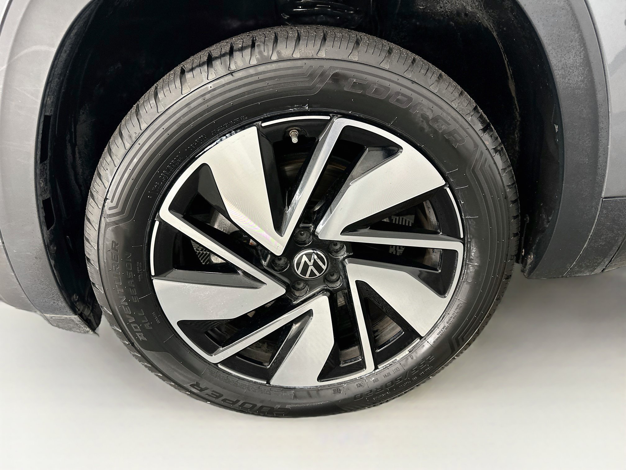 Used 2025 Volkswagen Atlas SE AWD/4WD image 37