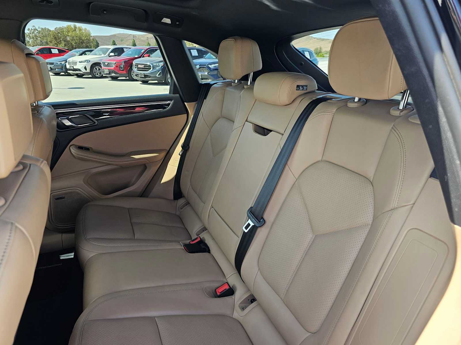 Used 2023 Porsche Macan AWD/4WD image 17