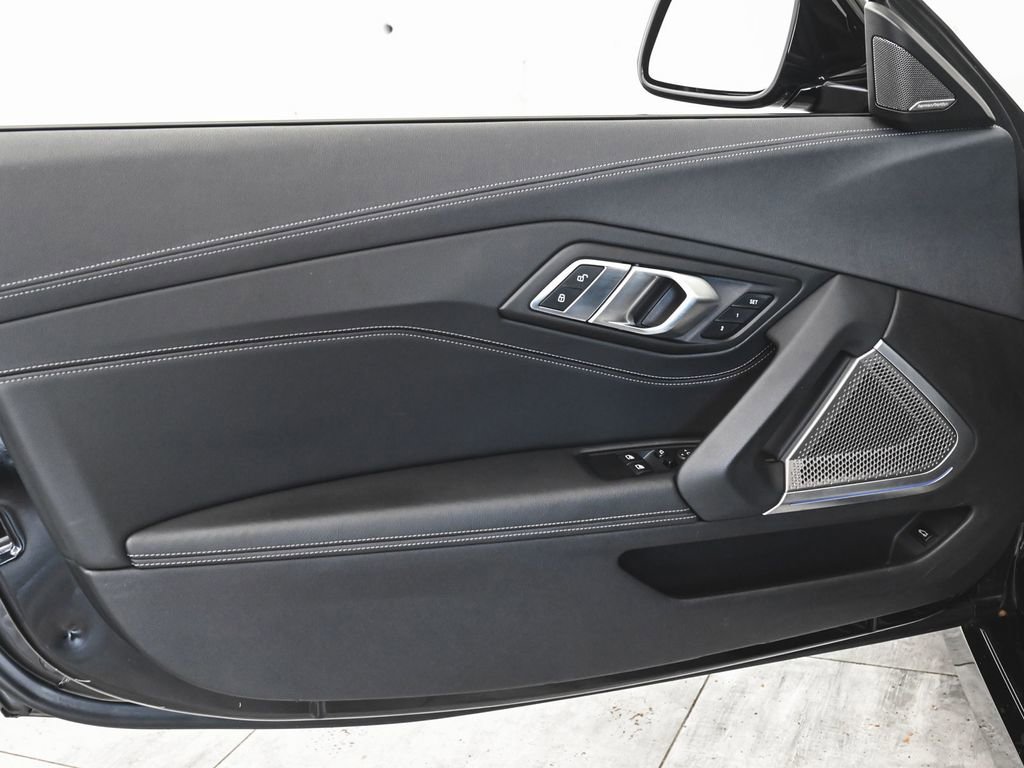 Used 2022 BMW Z4 M40i w/ Premium Package RWD image 12