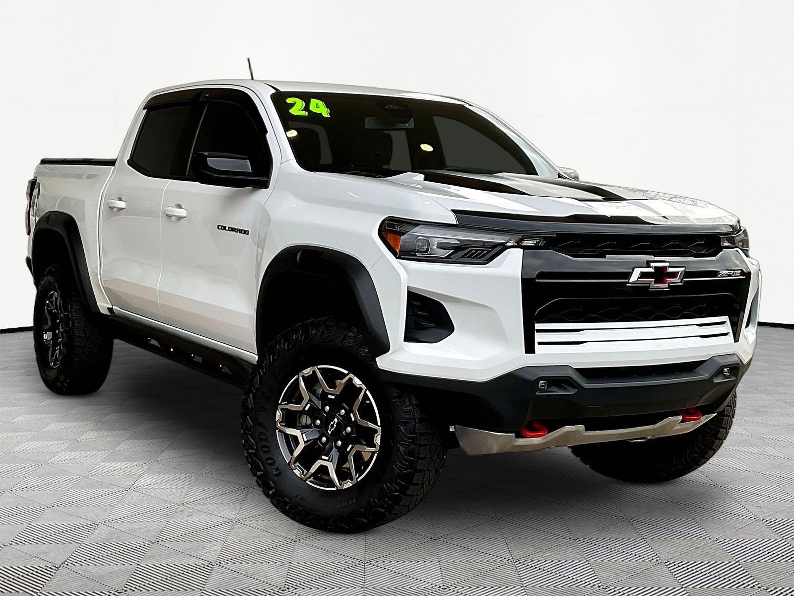 Used 2024 Chevrolet Colorado ZR2 AWD/4WD image 3