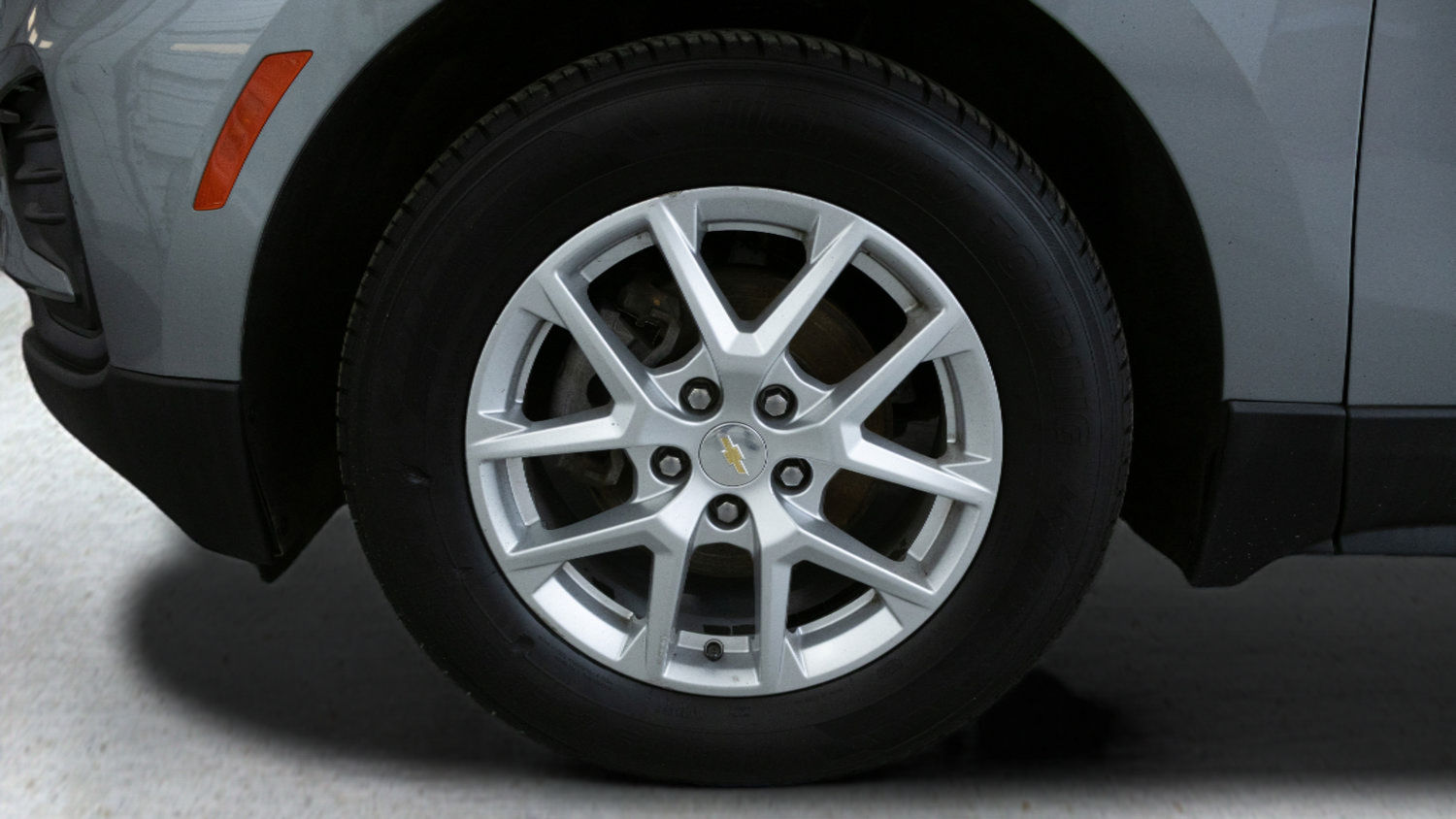 Used 2023 Chevrolet Equinox LS w/ LPO, Floor Liner Package FWD image 9