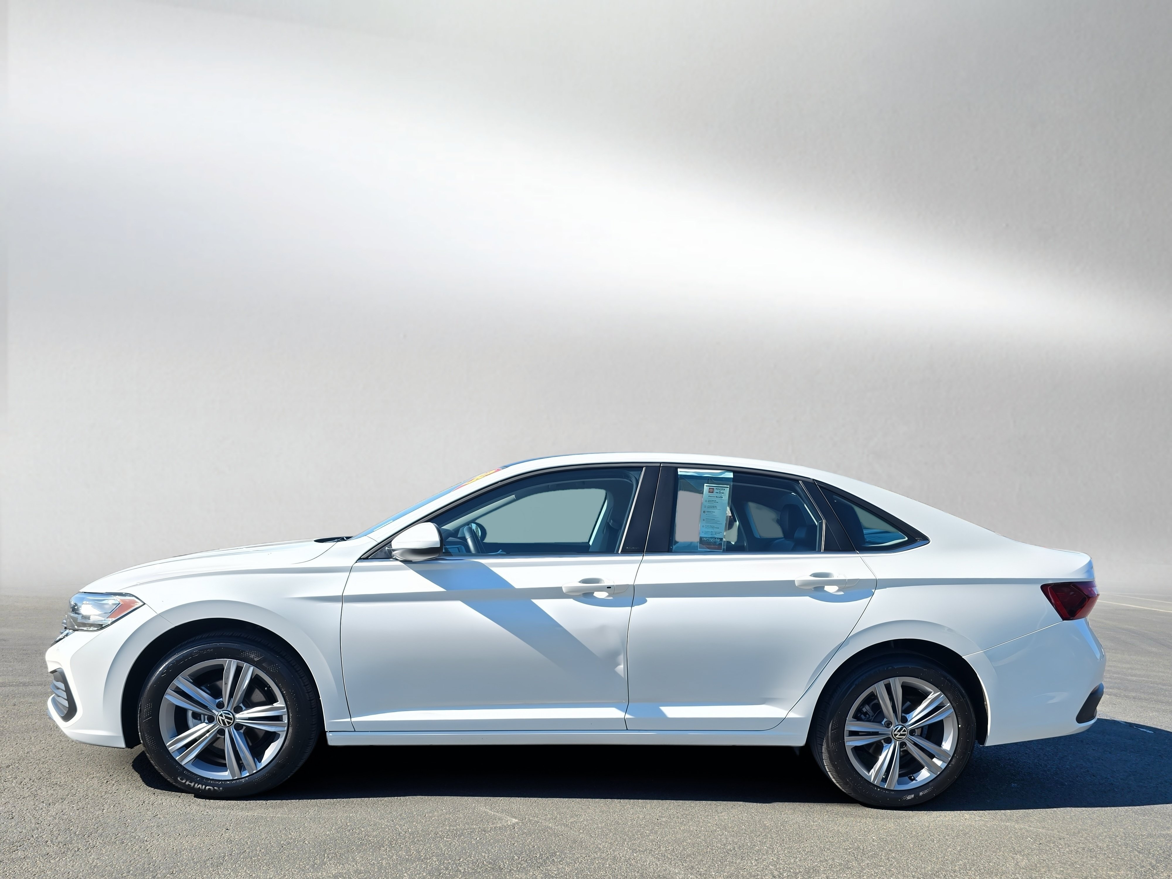 Used 2024 Volkswagen Jetta SE w/ Panoramic Sunroof Package FWD image 2