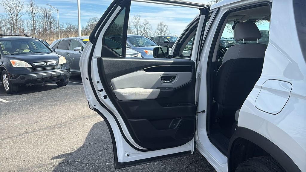 Used 2023 Honda Pilot LX image 28
