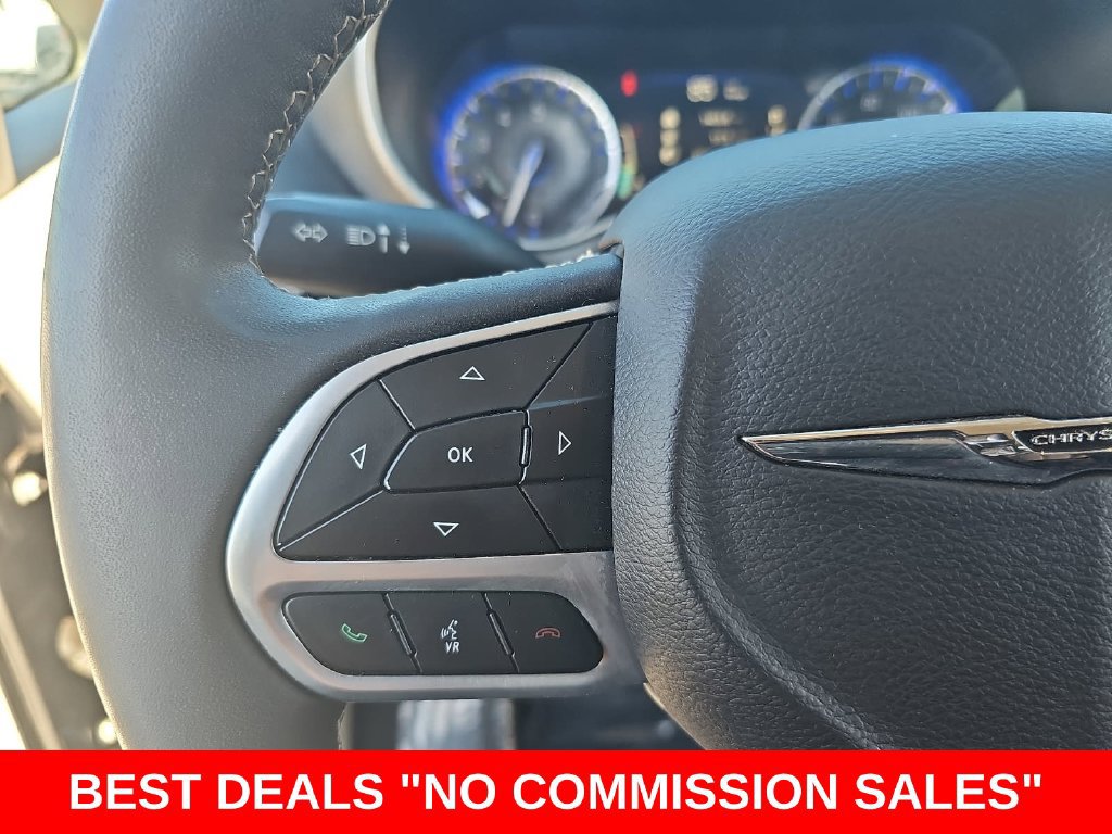Used 2024 Chrysler Pacifica Touring-L FWD image 18