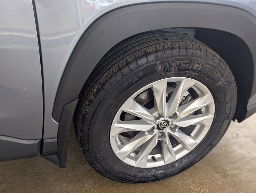 Used 2025 Toyota Corolla Cross LE w/ Black Badges Package (TMS) image 33