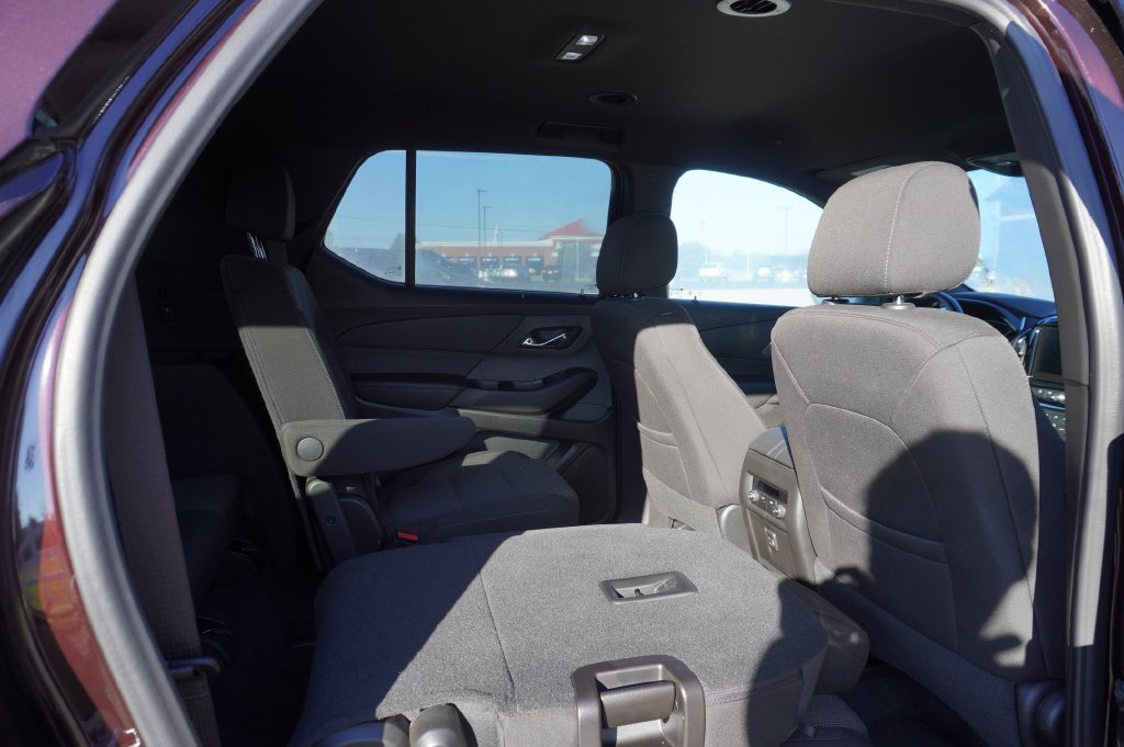 Used 2023 Chevrolet Traverse LT FWD image 7