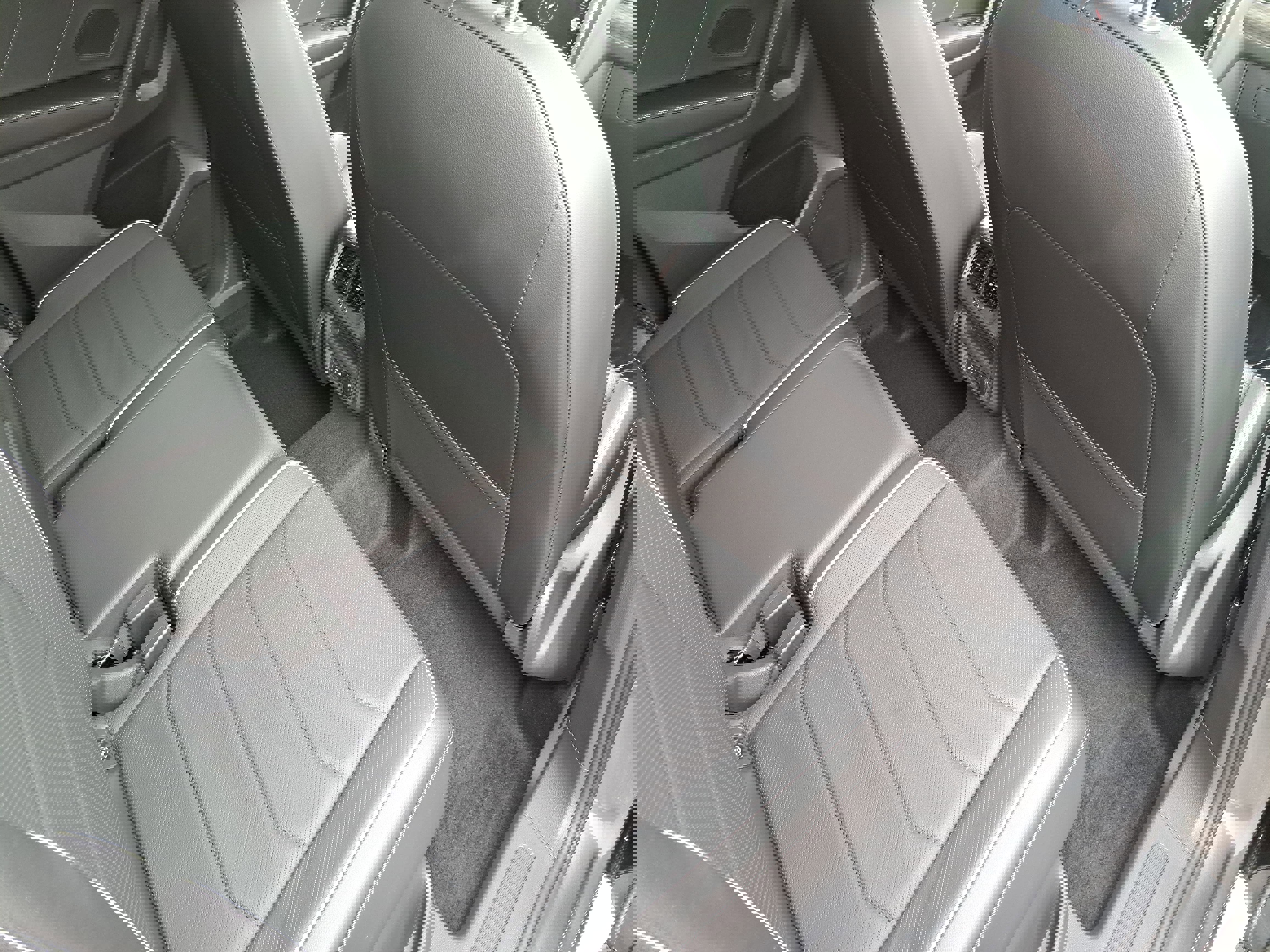 Certified 2024 Volkswagen Tiguan SEL R-Line image 11