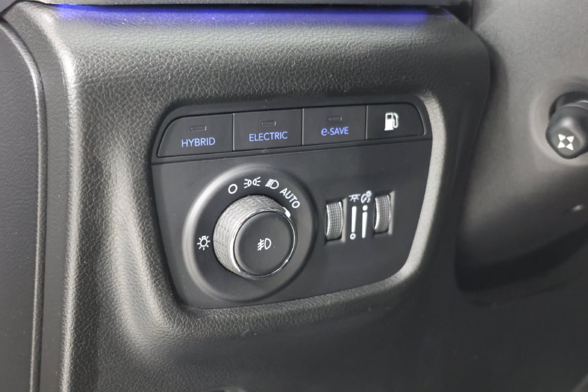 Used 2023 Jeep Grand Cherokee Overland w/ Luxury Tech Group IV AWD/4WD image 25
