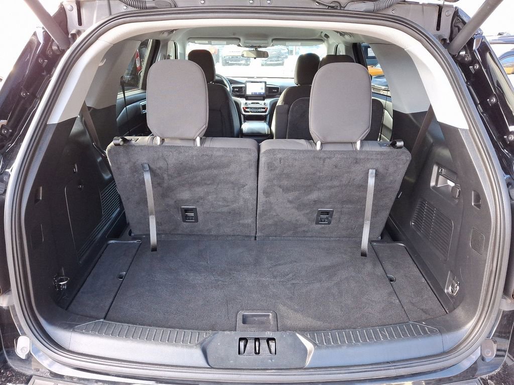 Used 2023 Ford Explorer XLT image 30