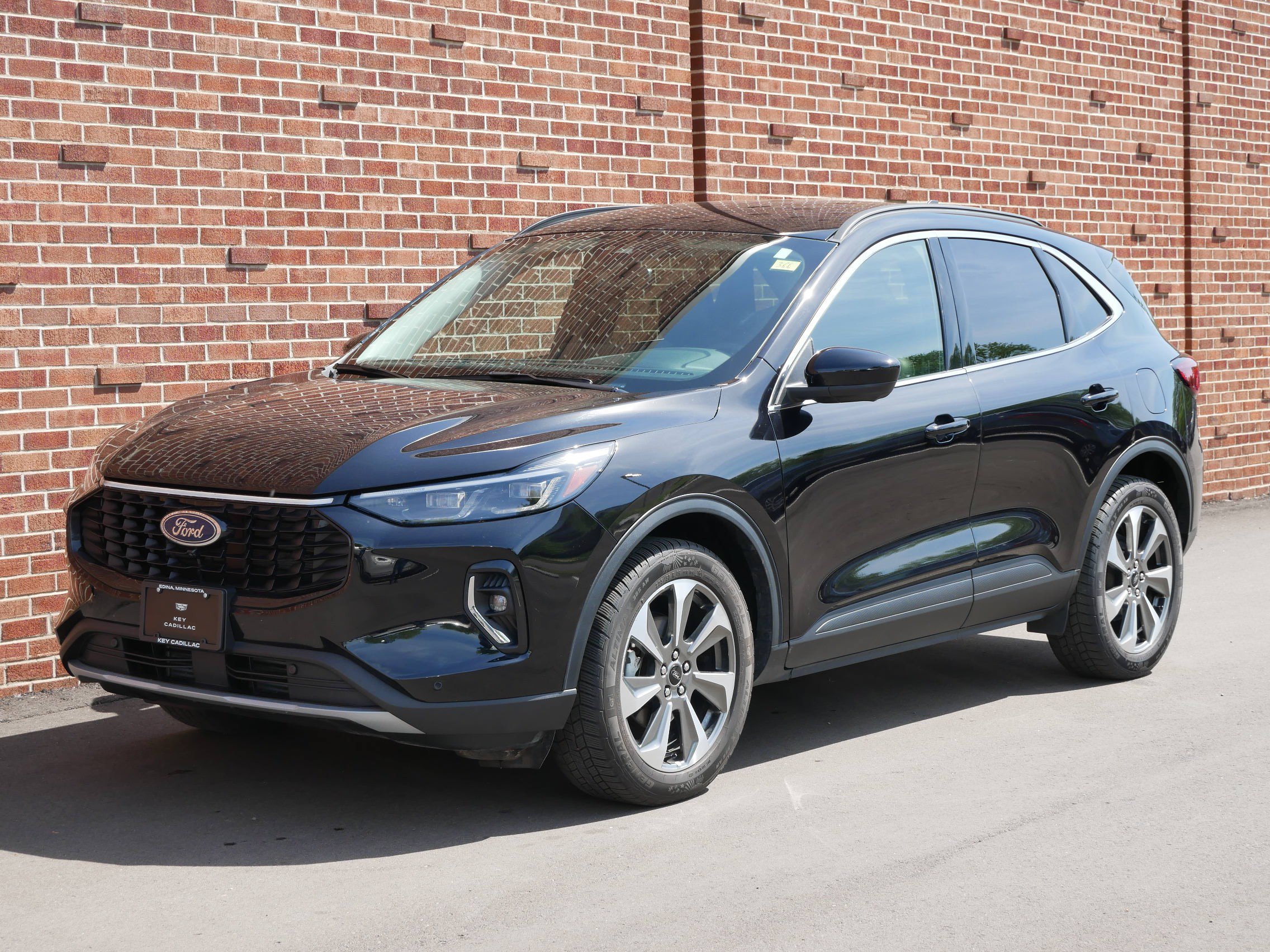 Used 2023 Ford Escape Platinum AWD/4WD image 1