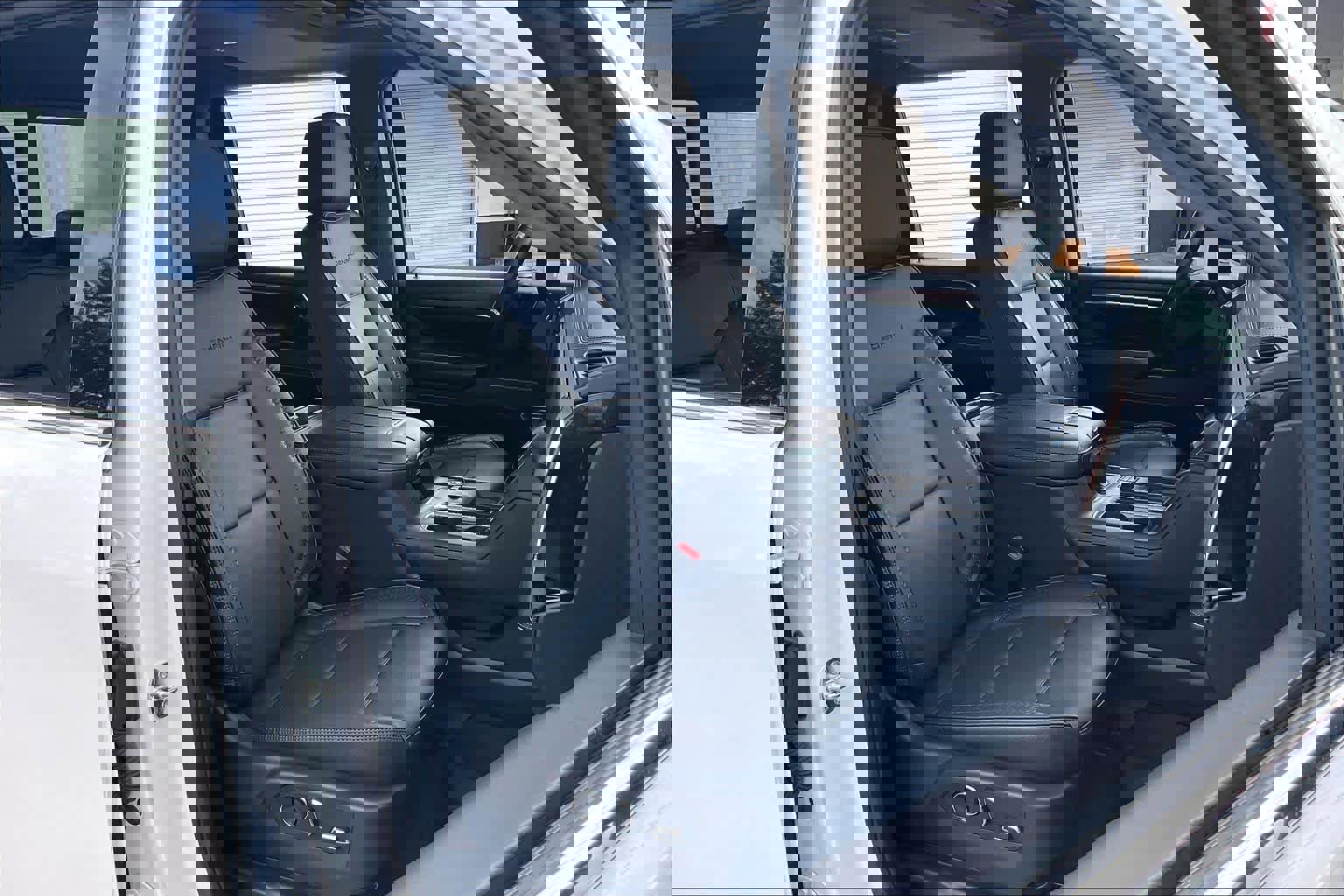 Certified 2024 GMC Sierra 3500 Denali w/ Denali Reserve Package image 8