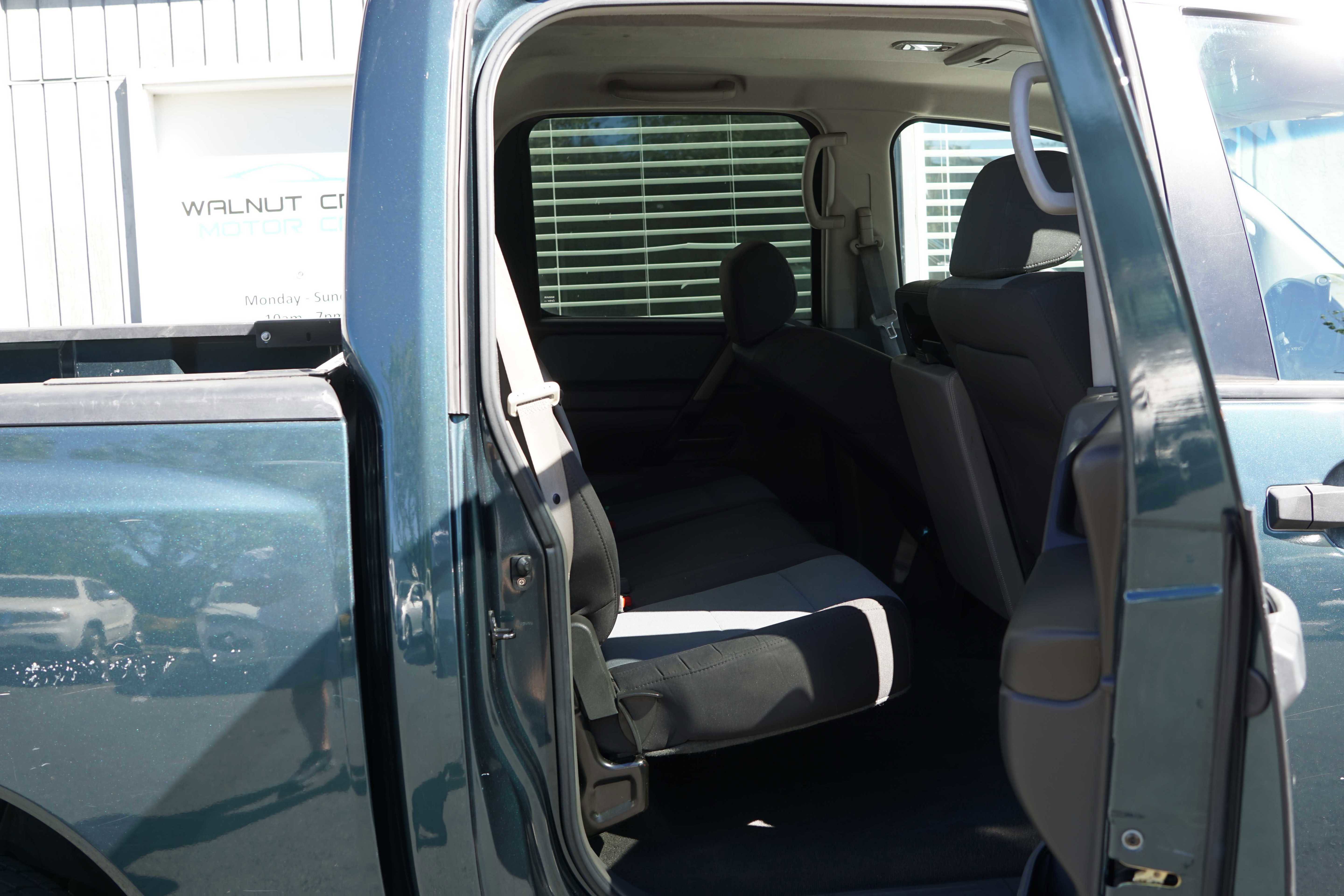 Used 2005 Nissan Titan XE image 28