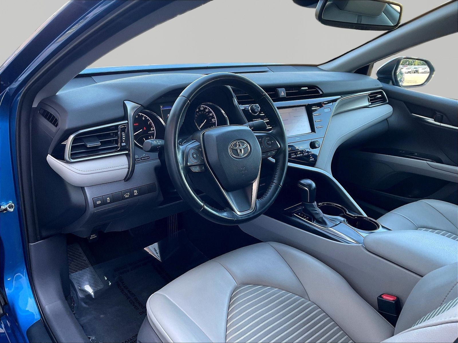 Used 2020 Toyota Camry SE w/ Convenience Package FWD image 17