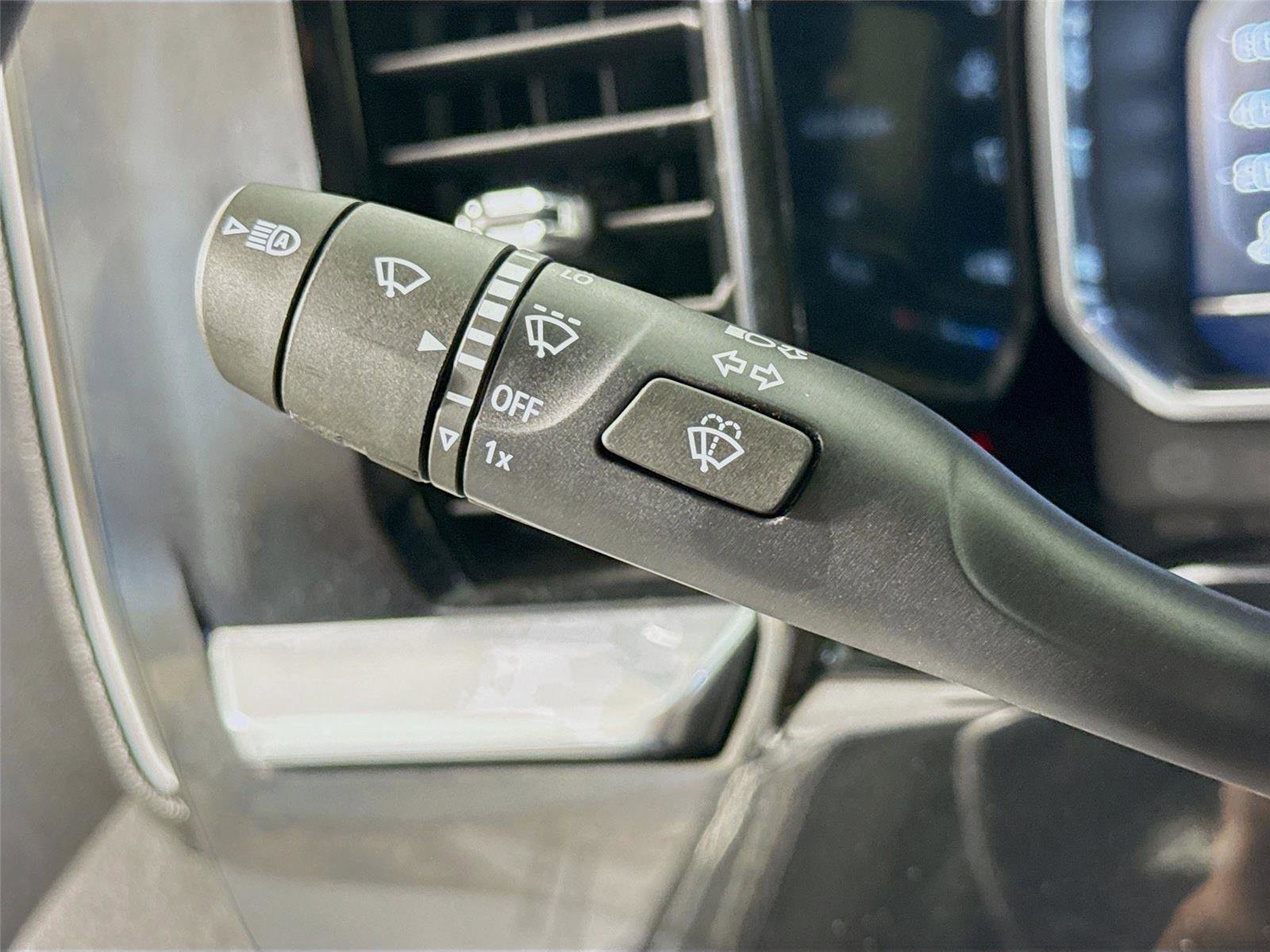Used 2023 GMC Sierra 1500 SLT w/ SLT Premium Package RWD image 5