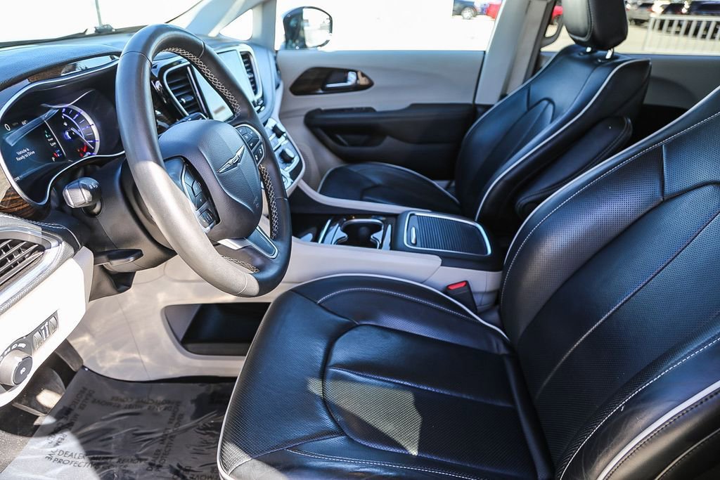 Used 2023 Chrysler Pacifica Limited image 18
