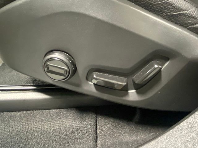 Certified 2025 Volvo XC90 B6 Ultra image 12