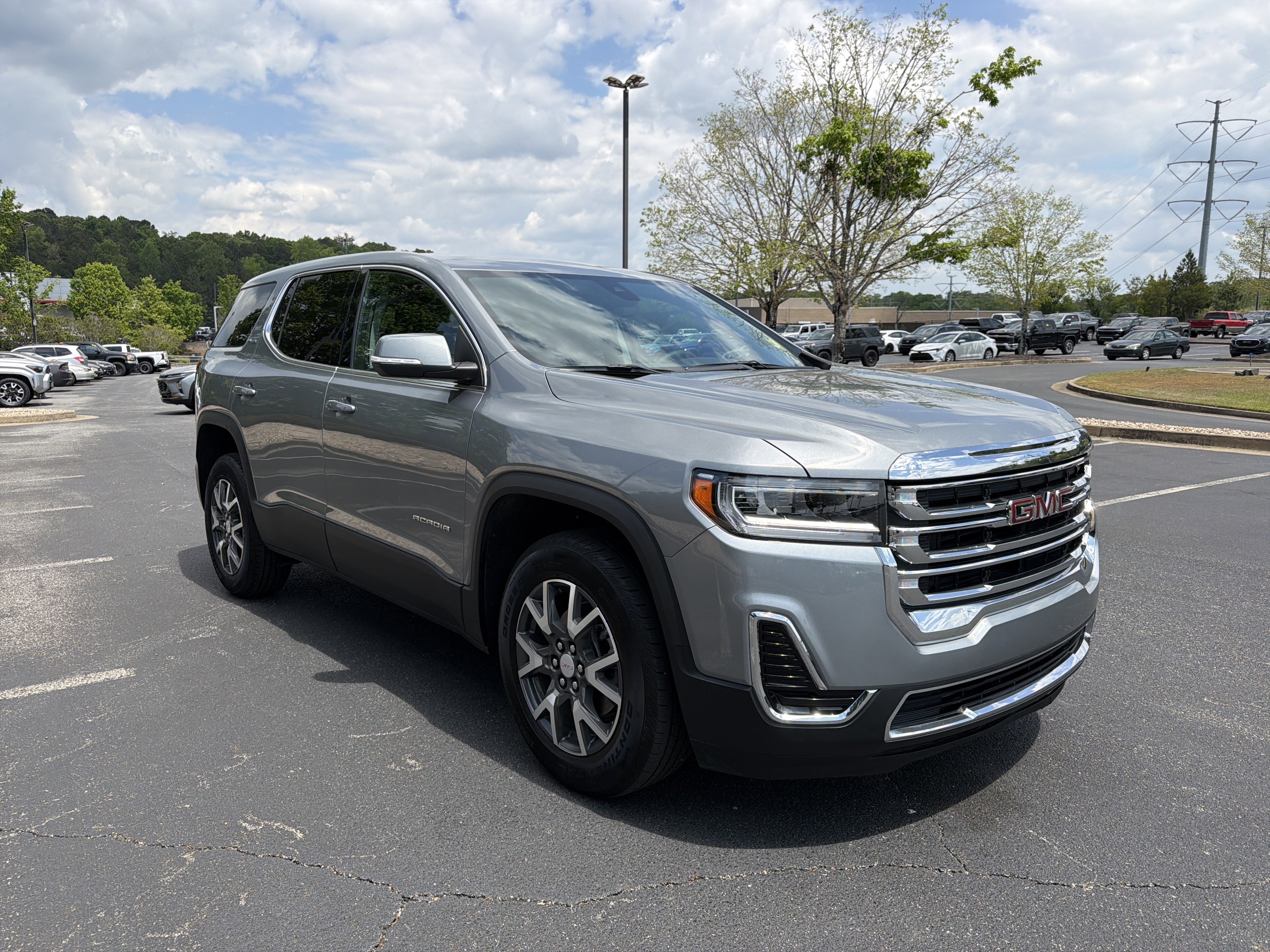 Used 2023 GMC Acadia SLE AWD/4WD image 3