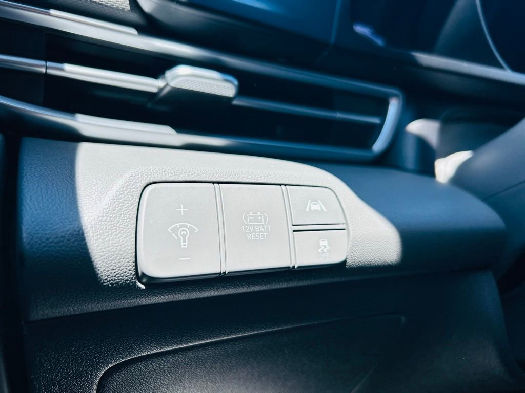 Used 2023 Hyundai Elantra Blue image 26