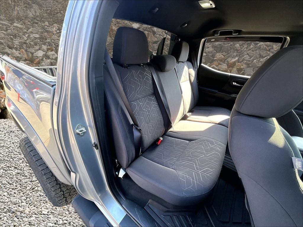 Used 2017 Toyota Tacoma TRD Sport w/ Premium & Technology Package image 25