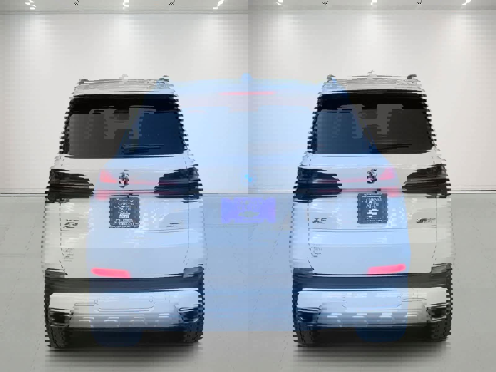 Used 2025 BMW X5 xDrive50e image 3