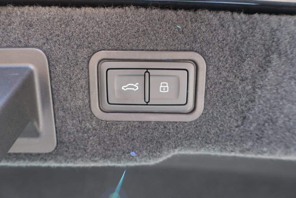 Used 2023 Audi A8 L 3.0T w/ Comfort Plus Package AWD/4WD image 31