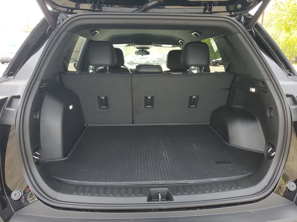 New 2026 Chevrolet Equinox LT w/ Convenience Package II AWD/4WD image 7