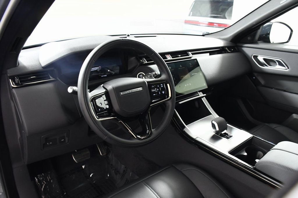 Certified 2025 Land Rover Range Rover Velar Dynamic SE image 12