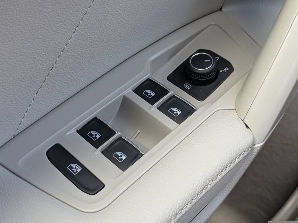 Certified 2023 Volkswagen Tiguan SE FWD image 23