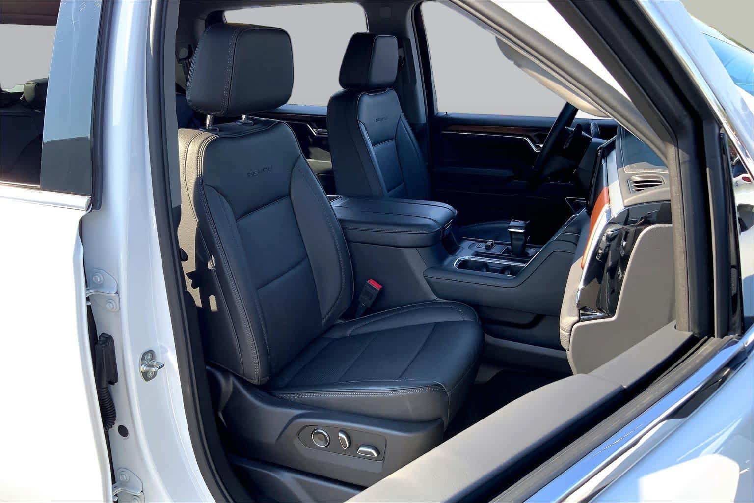 Used 2024 GMC Sierra 1500 Denali w/ Denali Reserve Package AWD/4WD image 8