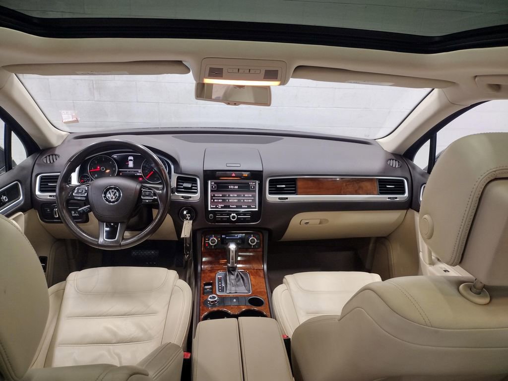 Used 2012 Volkswagen Touareg TDI image 35