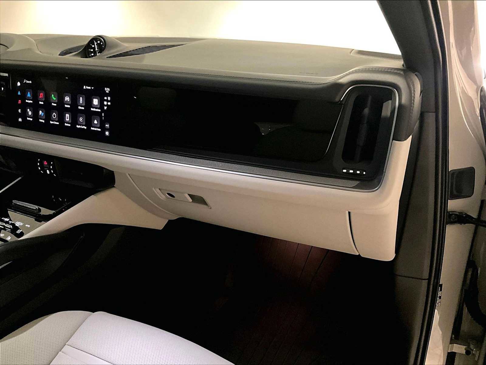 Used 2025 Porsche Cayenne Coupe image 23