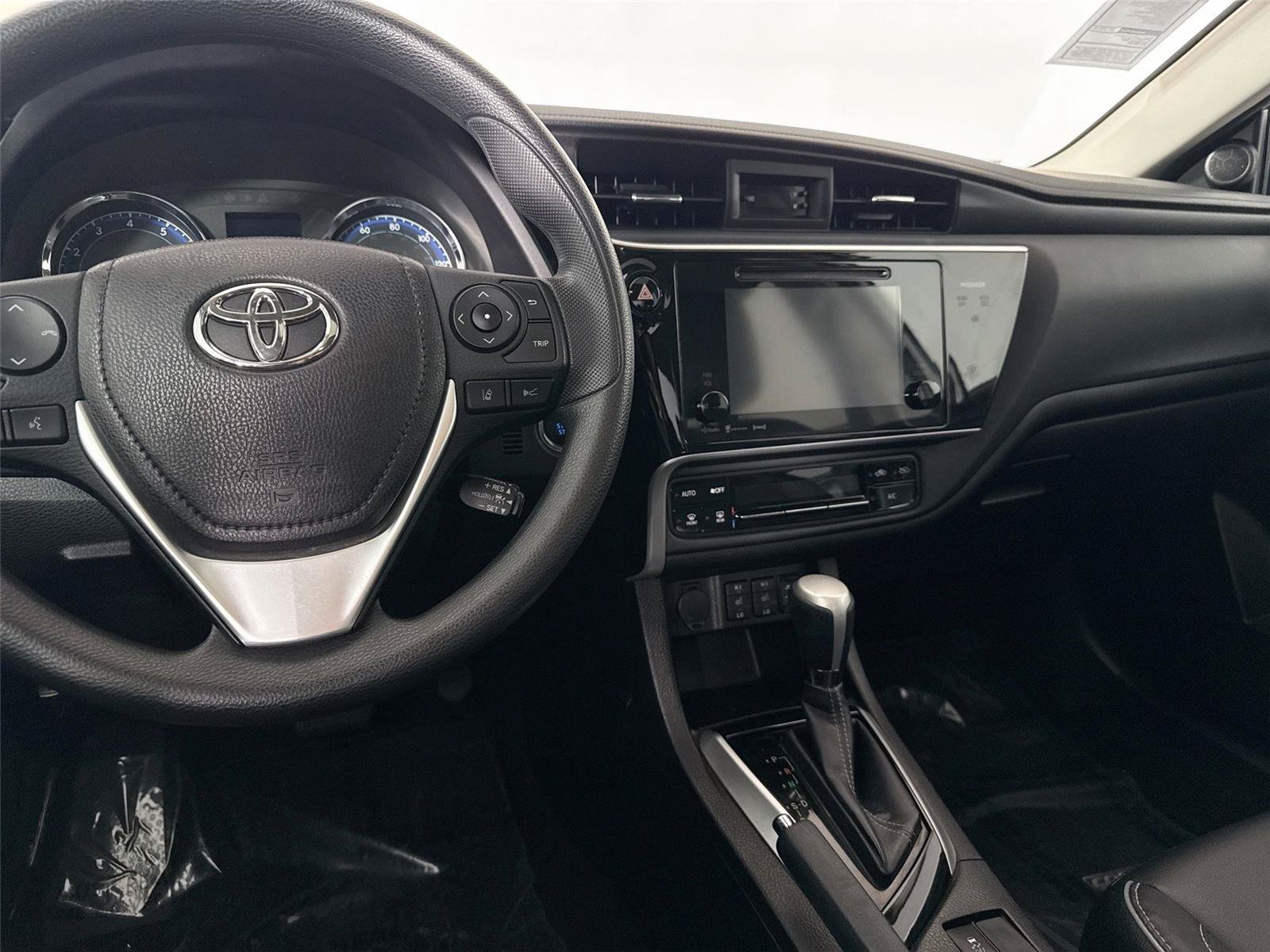 Used 2017 Toyota Corolla XLE w/ Carpet Mat Package (TMS) FWD image 31
