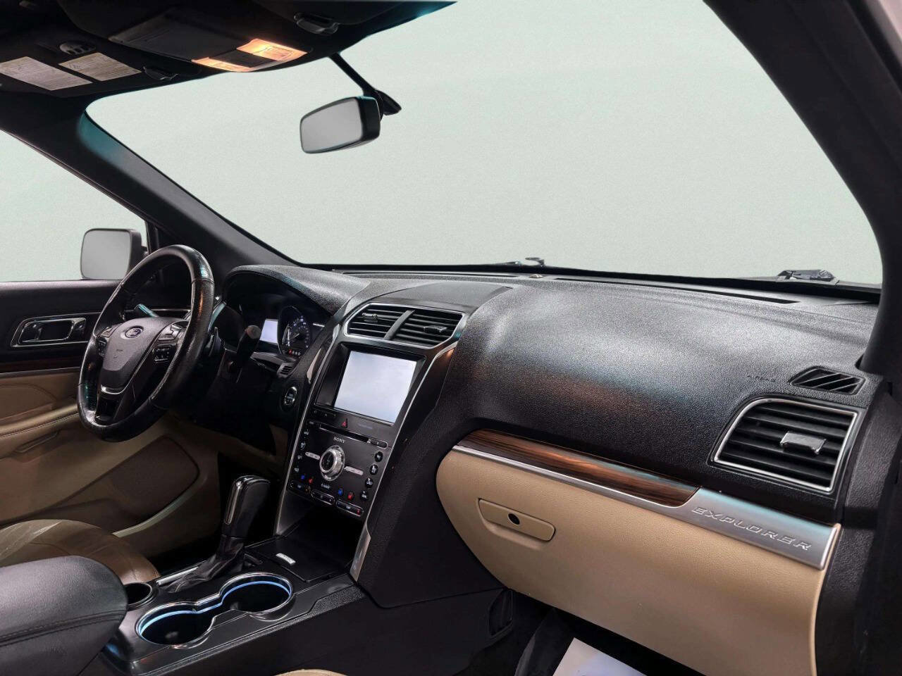 Used 2016 Ford Explorer Limited image 23