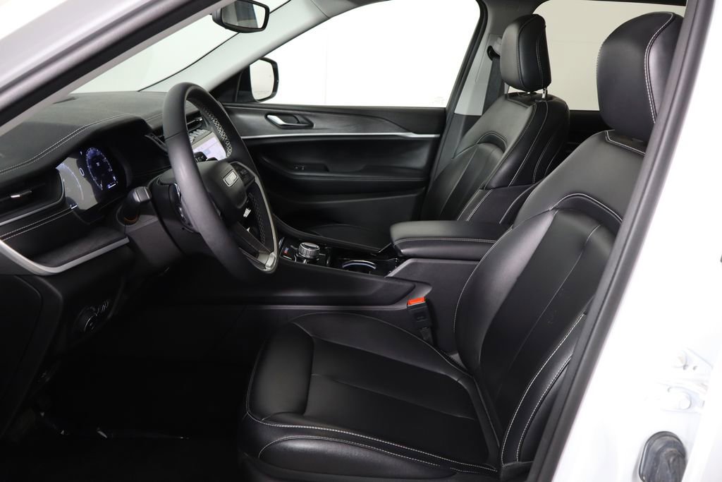 Used 2023 Jeep Grand Cherokee Limited AWD/4WD image 14