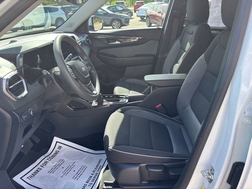 Used 2025 Chevrolet TrailBlazer LT AWD/4WD image 13