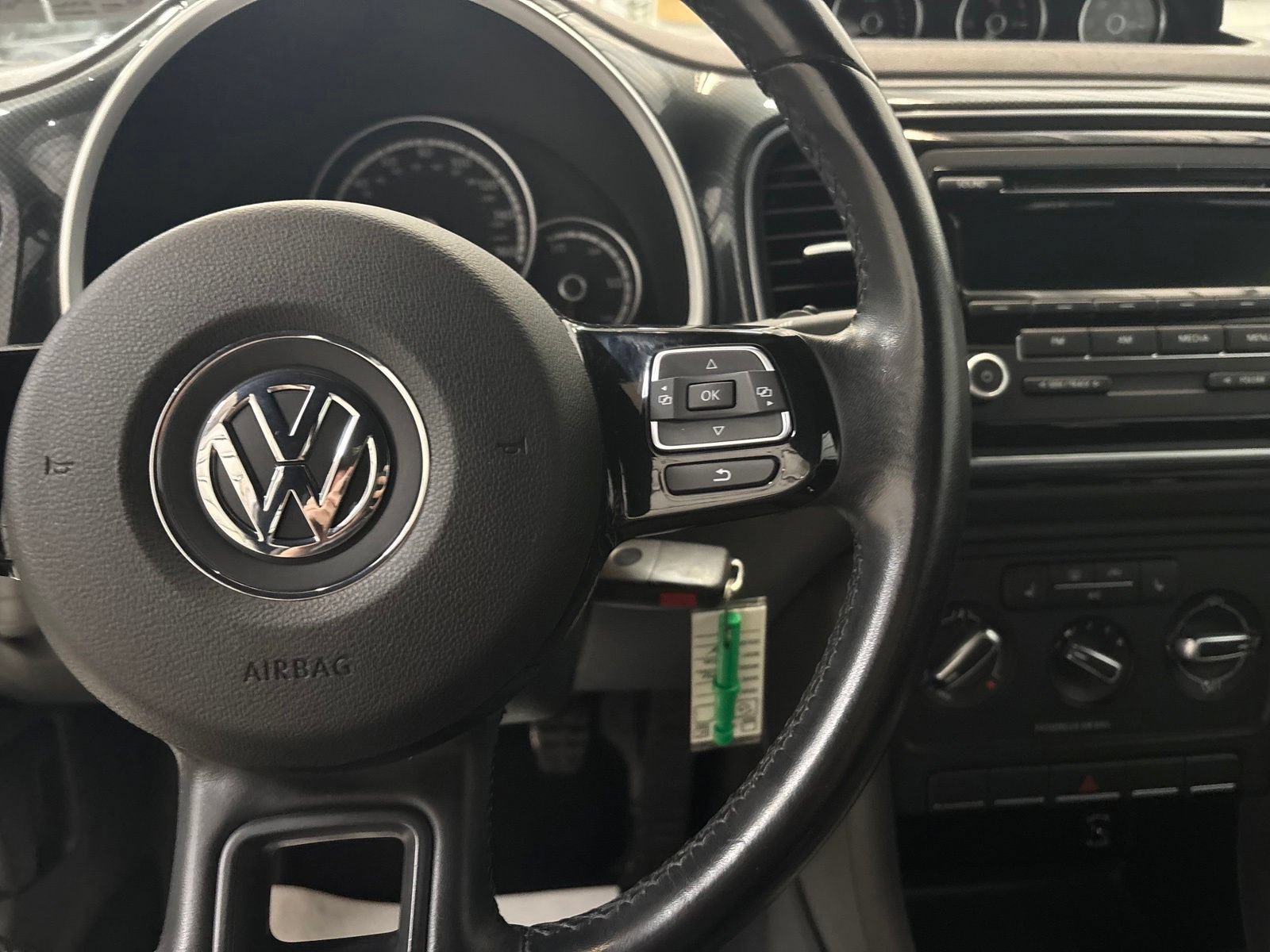 Used 2014 Volkswagen Beetle R-Line FWD image 13