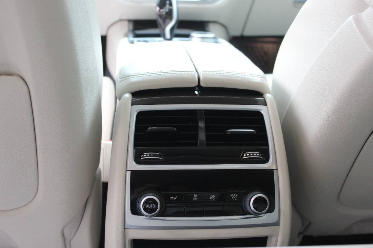 Used 2022 BMW 740i xDrive AWD/4WD image 32
