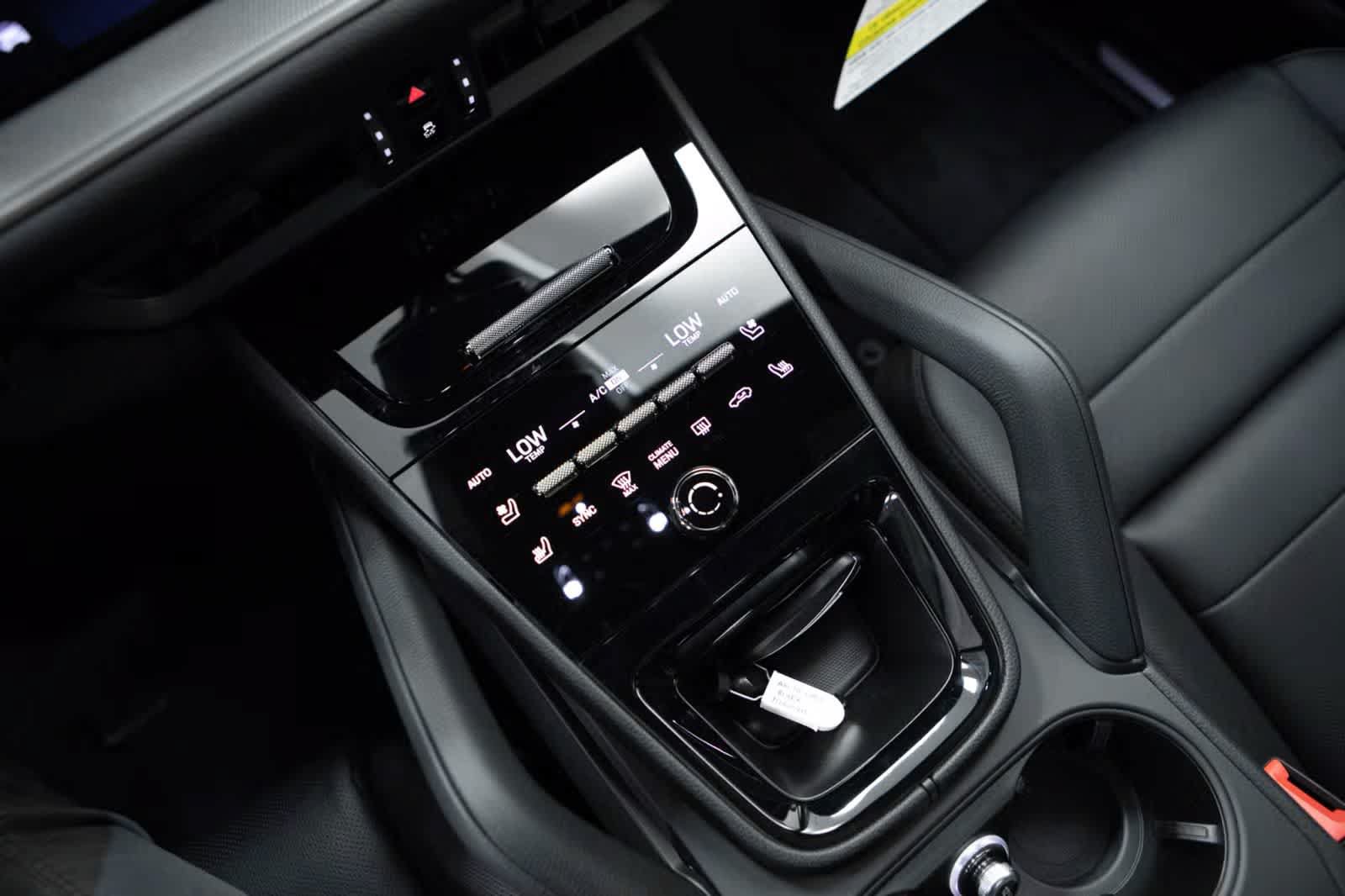 Certified 2026 Porsche Cayenne AWD/4WD image 28
