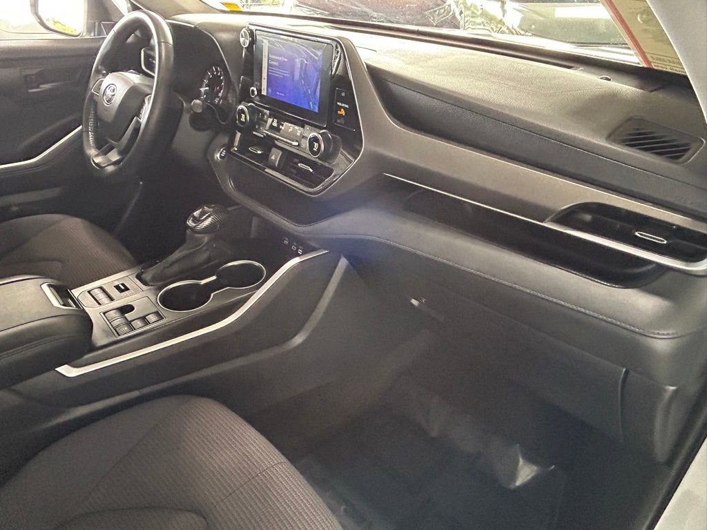 Used 2023 Toyota Highlander LE image 31