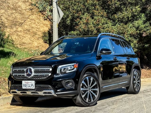 Used 2021 Mercedes-Benz GLB 250 w/ Premium Package image 2