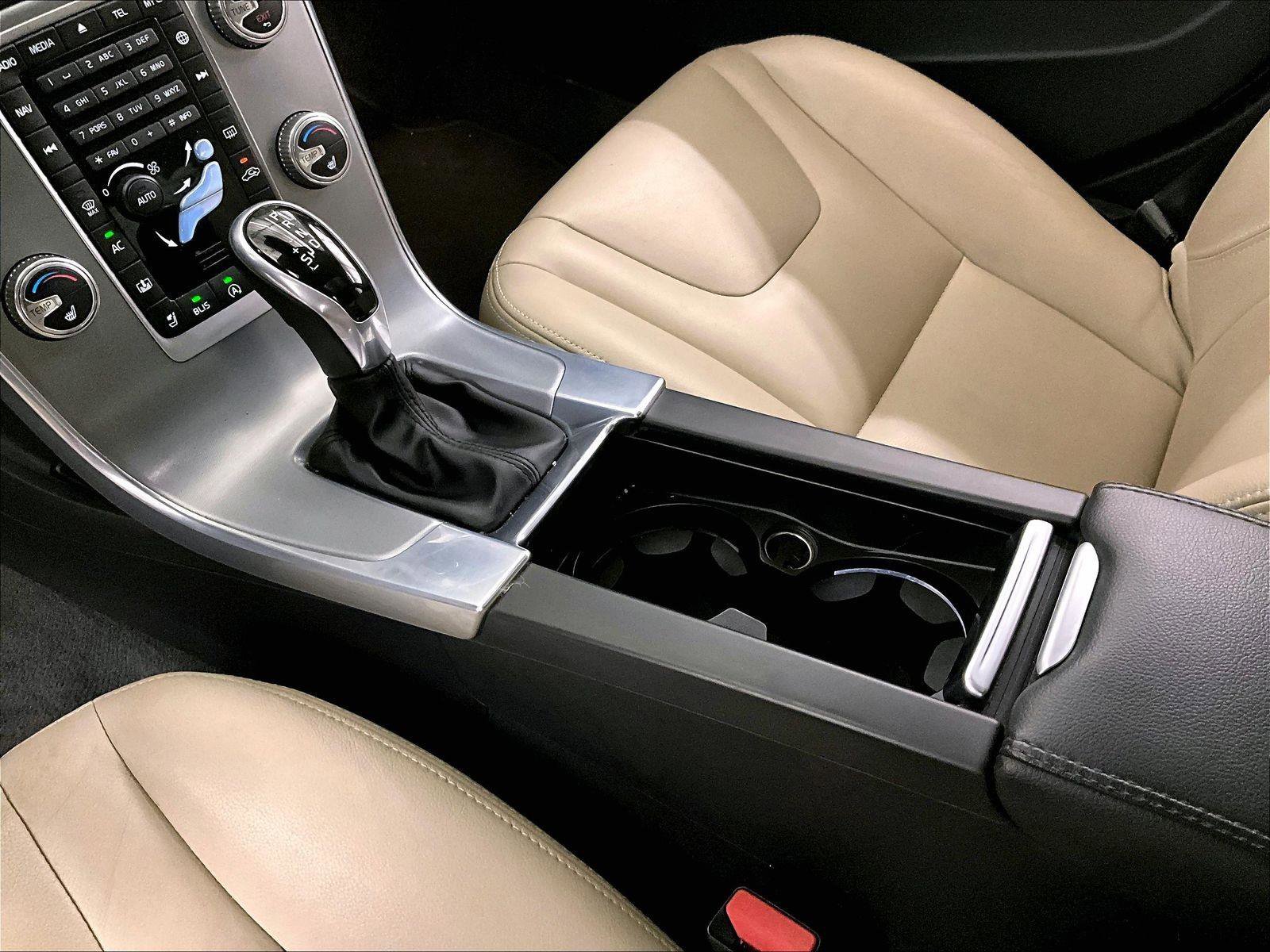 Used 2017 Volvo S60 T5 Inscription image 16