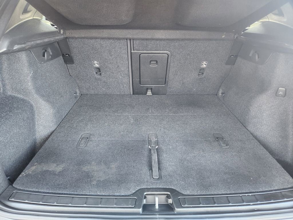 Used 2022 Volvo XC40 P8 Recharge Plus image 15