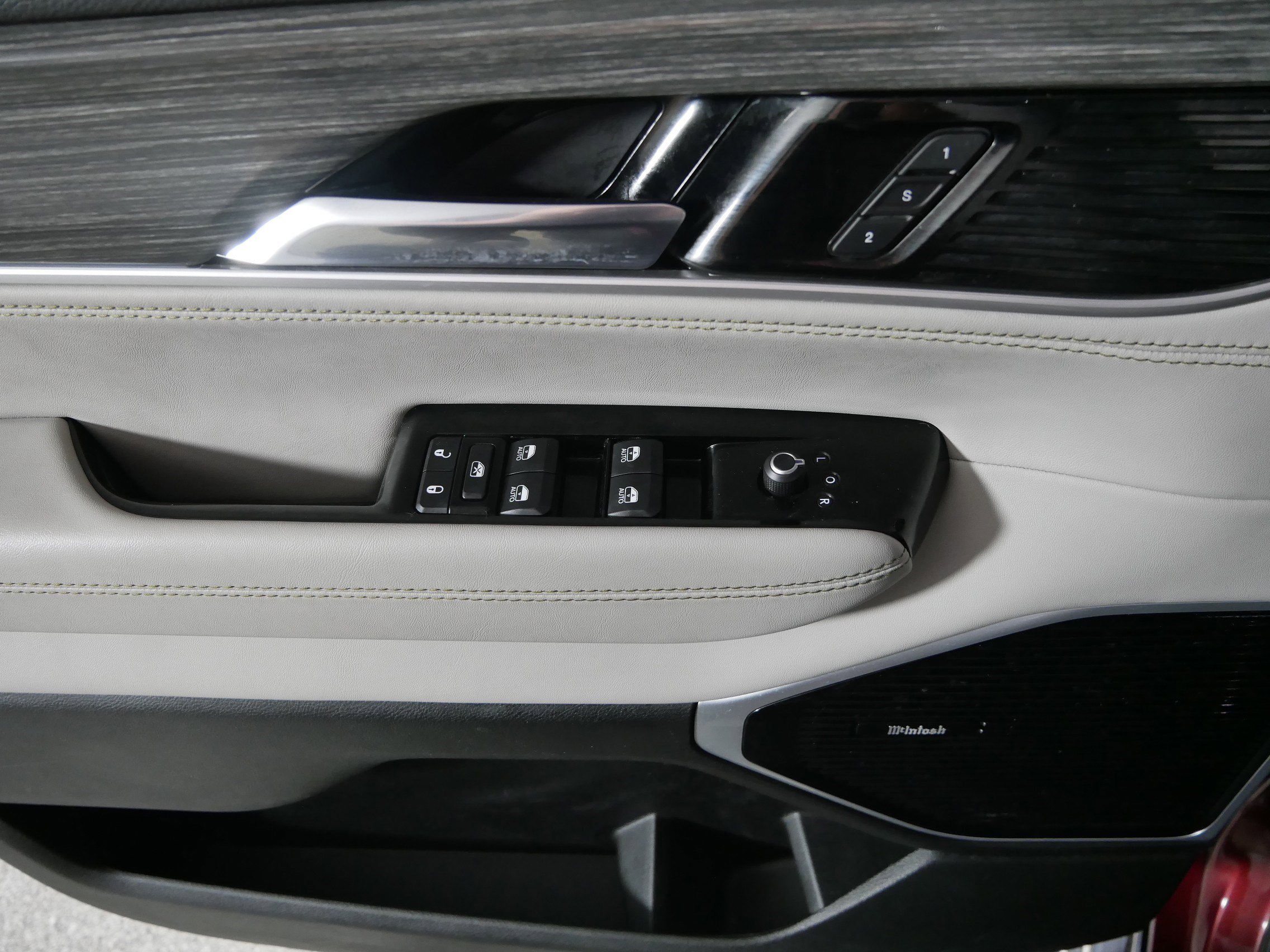 Used 2022 Jeep Wagoneer Series III w/ Premium Group I image 19