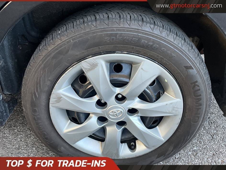 Used 2012 Toyota Matrix L FWD image 6